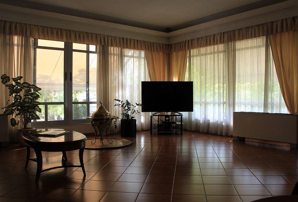 Hotel Platon Атина Екстериор снимка