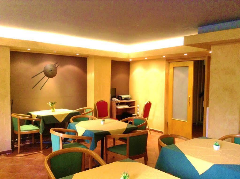 Hotel Platon Атина Екстериор снимка
