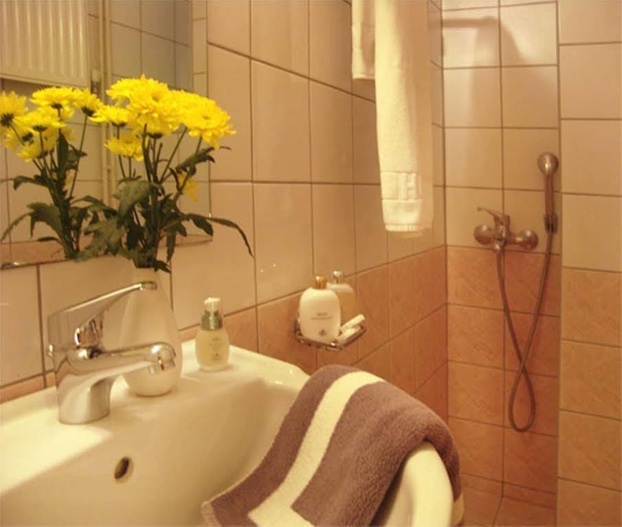 Hotel Platon Атина Екстериор снимка