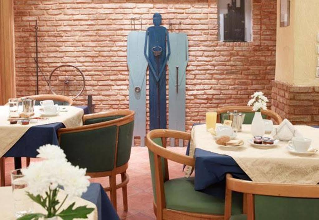 Hotel Platon Атина Екстериор снимка