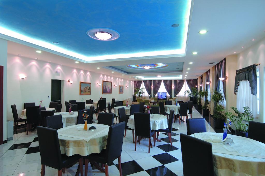 Hotel Platon Атина Екстериор снимка