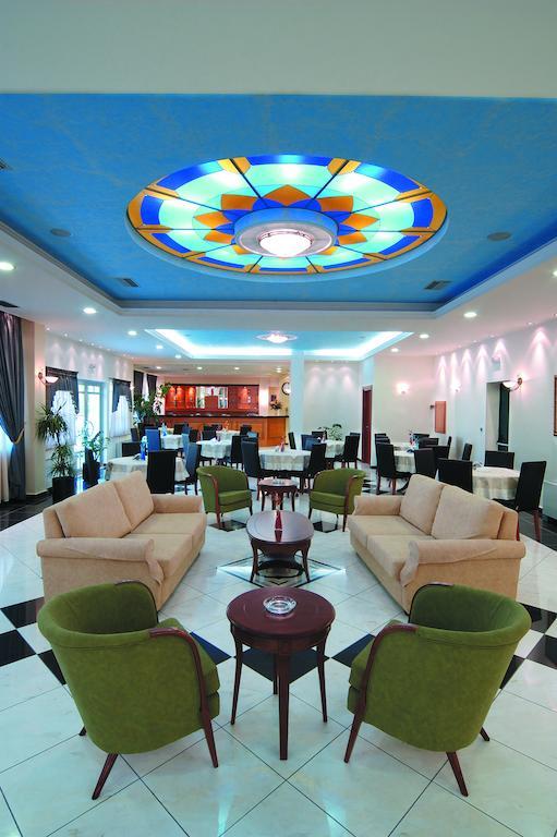 Hotel Platon Атина Екстериор снимка