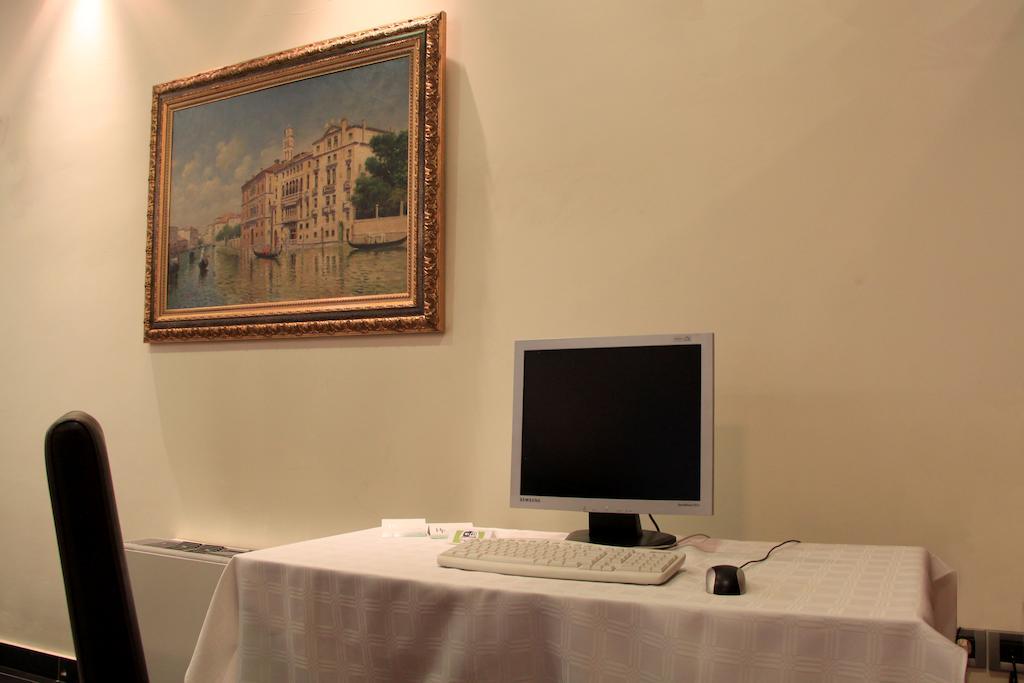 Hotel Platon Атина Екстериор снимка