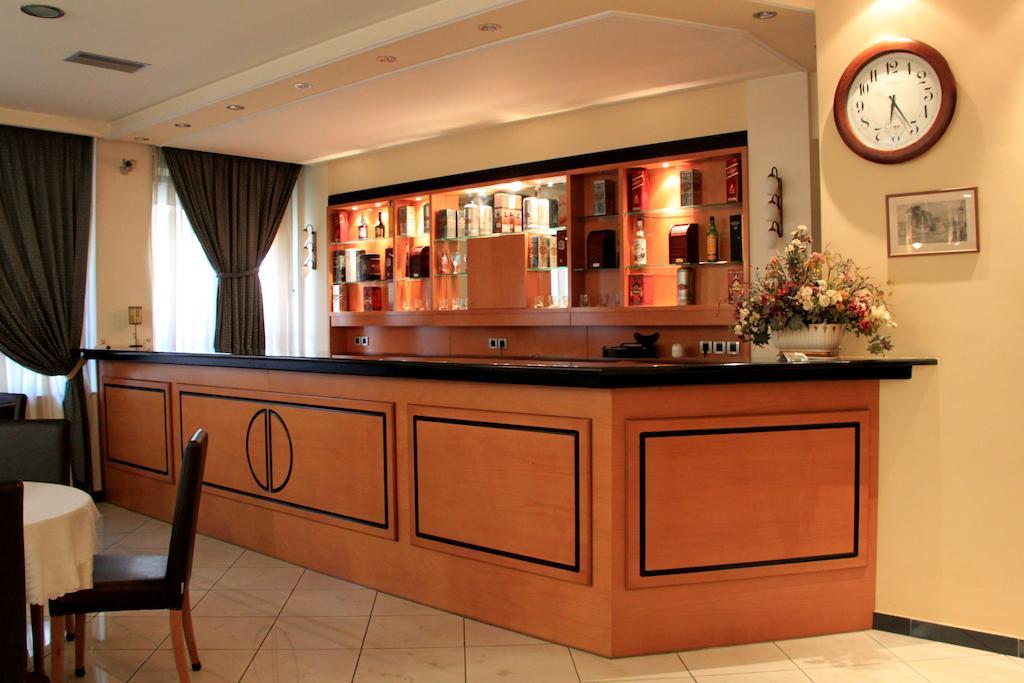 Hotel Platon Атина Екстериор снимка