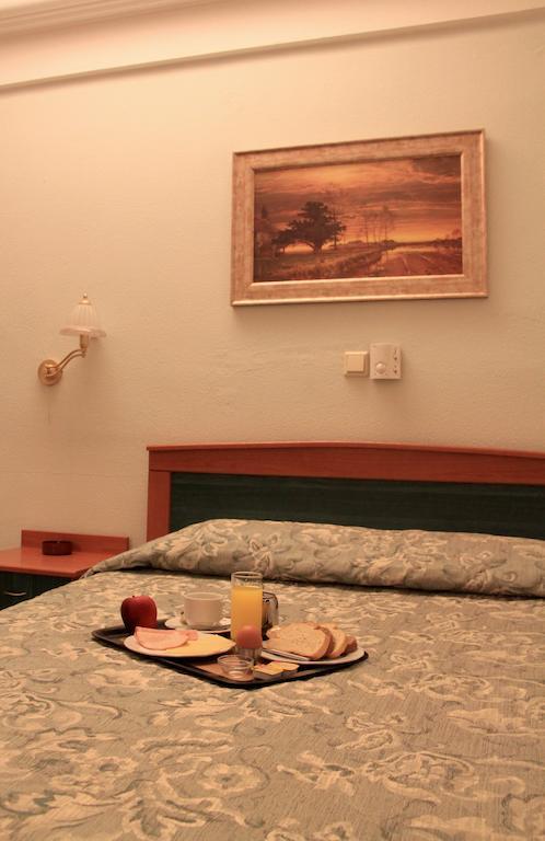 Hotel Platon Атина Стая снимка