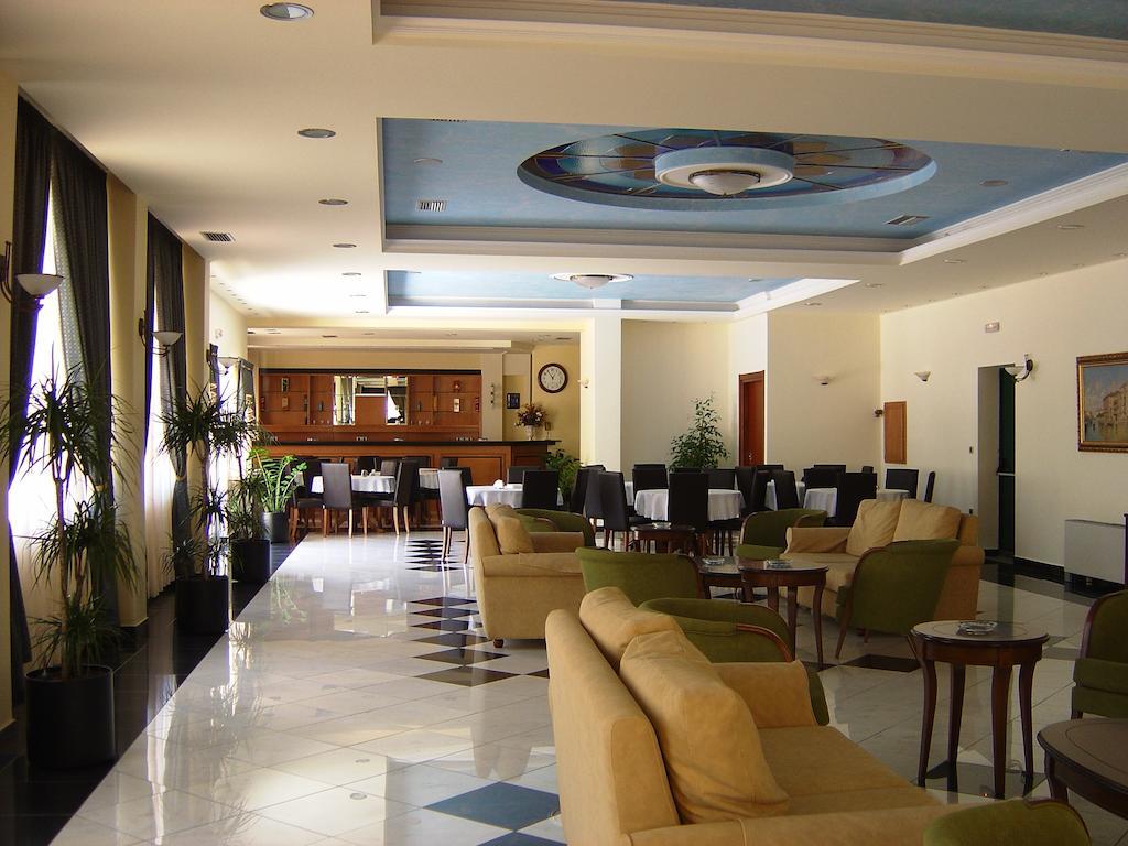 Hotel Platon Атина Екстериор снимка